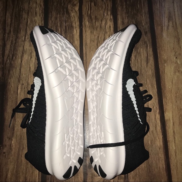 NIKE  7
Mens Free Rn Flyknit Running Shoe - Picture 4 of 4